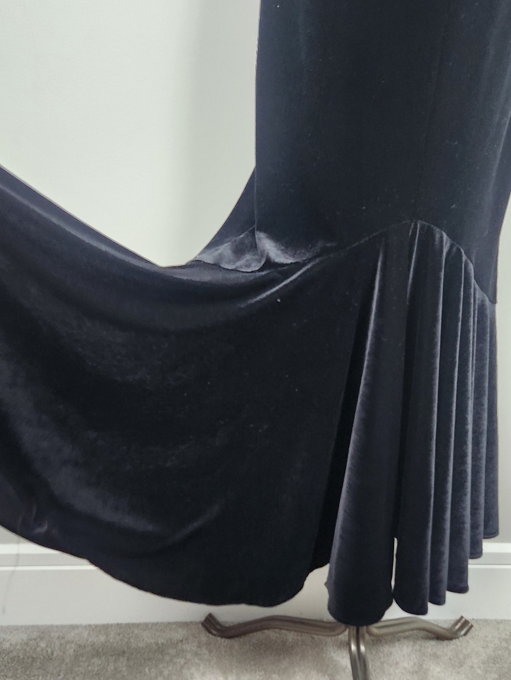 Black Velvet Maxi Skirt Mermaid Cut Fits Large Soft Stretchy - Picture 8 of 13